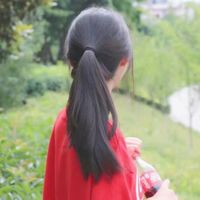 穿红色衣服的女人喝着可乐,清新美女头像图片