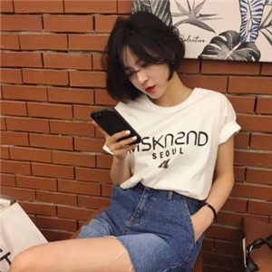 娇俏可爱娃娃头短发，超级拽霸气的qq头像女生
