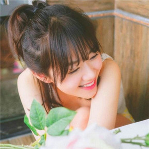 大眼美女头像 清纯漂亮的大眼美女俏皮可爱图片