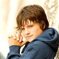 美国男演员乔什·哈切森QQ头像图片_英文全名：Joshua Ryan Hutcherson JHutch