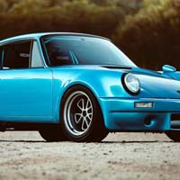 蓝色跑车保时捷911,世界最传奇的车型之一