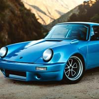 蓝色跑车保时捷911,世界最传奇的车型之一