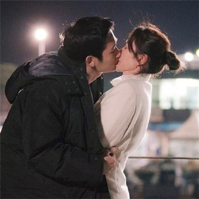 男生女生亲吻头像,2018情侣亲吻唯美kiss图片头像大全