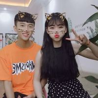 还是同一对情侣头像,只是换衣服了