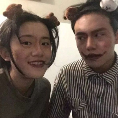 再大的困难我们不也要在一起，个性的情侣微信头像