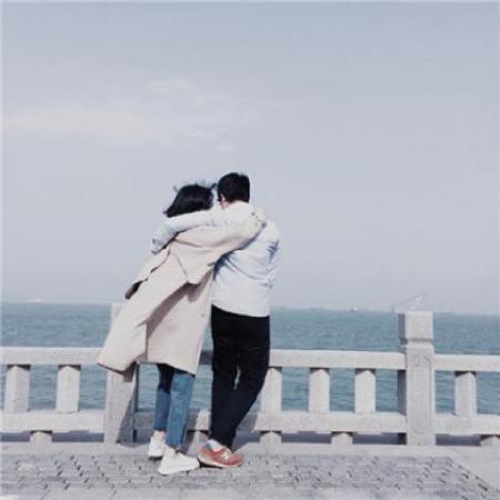 海边情侣头像背影一对，单人坐着双人站着都有