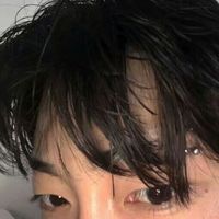 帅气鄙人的眼神有点冷酷 绝版男生高冷头像