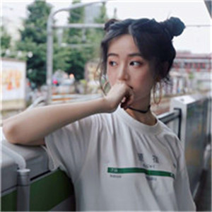 丸子头女生头像,这个季节最适合丸子头了