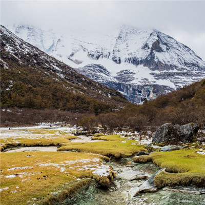 美丽的雪山风景微信头像 碧蓝如玉景色极为壮观