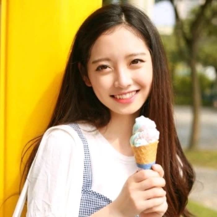 吃冰淇淋快乐女孩头像图片