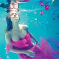 水下的小清新女生头像,漂亮的水中写真,很性感,又个性
