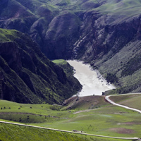 风景迷人绵延的山岭阔克苏大峡谷风景图片