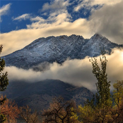 超漂亮的风景头像图片 山峦被迷雾显得神秘而秀美