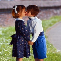 小孩子情侣头像一对,他们对爱情的理解只是友情,不懂的爱了