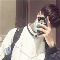 玩手机的男生头像，有多人人重了手机的毒